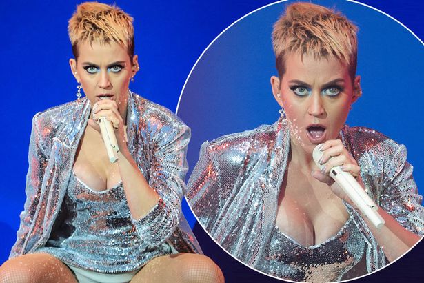 Katy Perry S Awkward Wardrobe Malfunction As She Flashes Huge Pants At