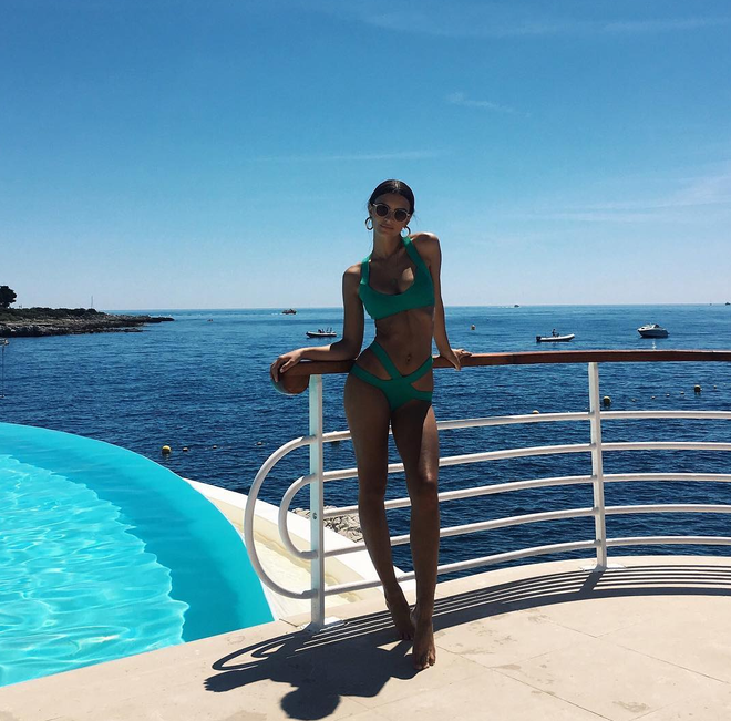 Emily Ratajkowski’s Year in Swimsuits