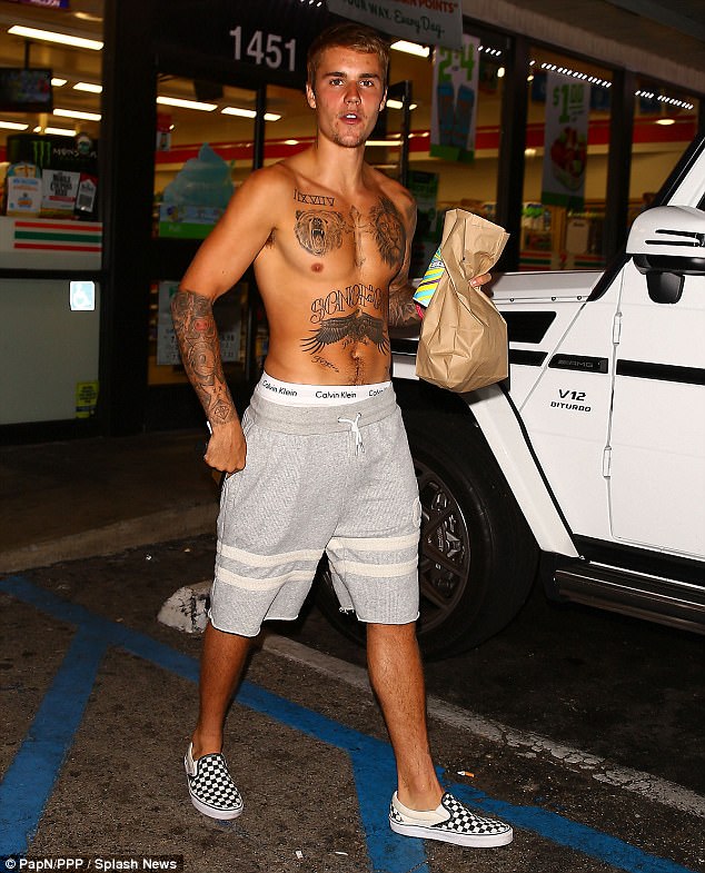 Thirsty Justin Bieber goes shirtless to grab a Slurpee during late night 7-11 run in LA