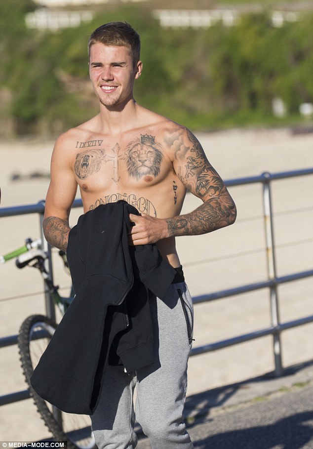 PICTURE EXCLUSIVE: Love yourself! Ripped Justin Bieber struts shirtless along Bondi Beach