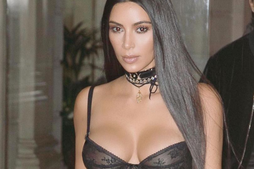 Kim Kardashian ridiculed on Social Media after stripping (again) and posing in a tree