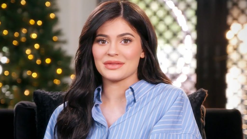 Kylie Jenner Reveals Pregnancy on Keeping up with The Kardashians