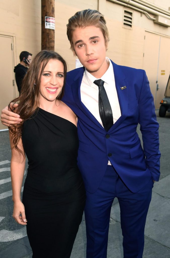 Justin Bieber’s Mom DEFENDS him after Selena Gomez Mom Diss