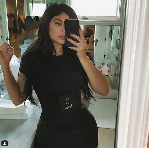 Kylie Jenner reclaims crown as selfie queen as she flashes bare stomach ...