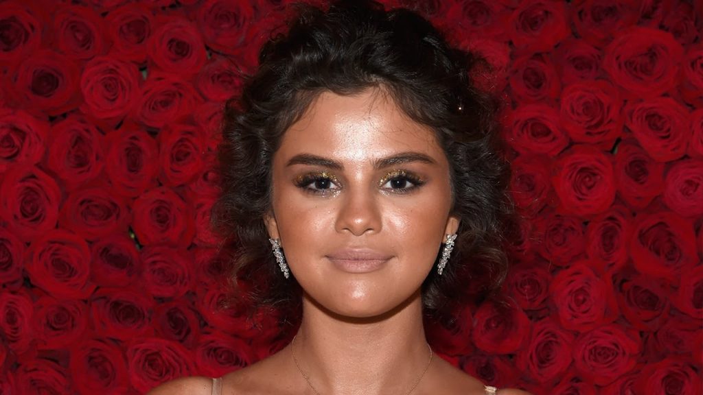 Fans ACCUSE Selena Gomez’ Spray Tan of ‘Blackface’ During 2018 MET Gala