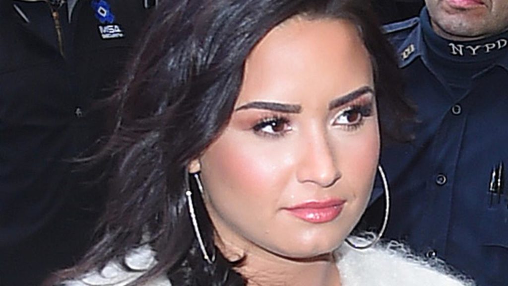 Fans worried as Demi Lovato RELAPSES!