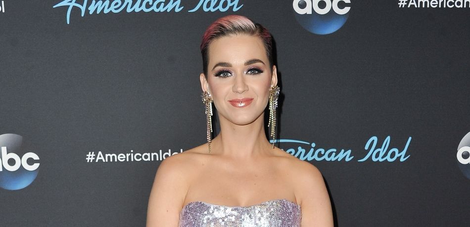 Katy Perry shows off her Toned Body in a Bikini