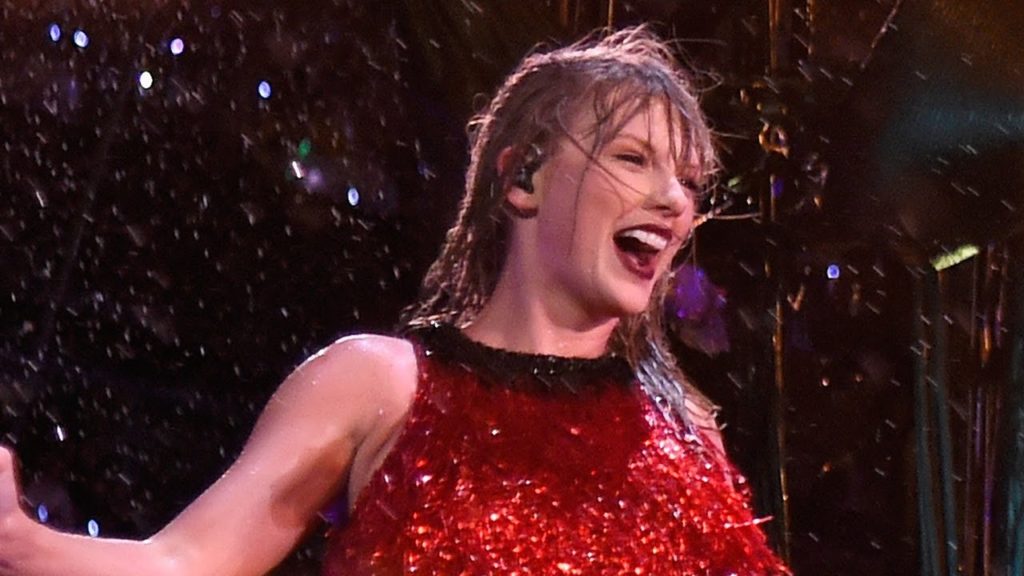 Taylor Swift breaks record while Performing in Pouring Rain