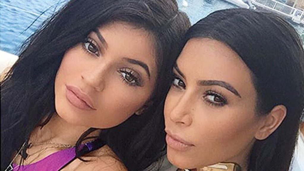 Kim Kardashian vs Kylie Jenner Transformation – Who is more Beautiful?