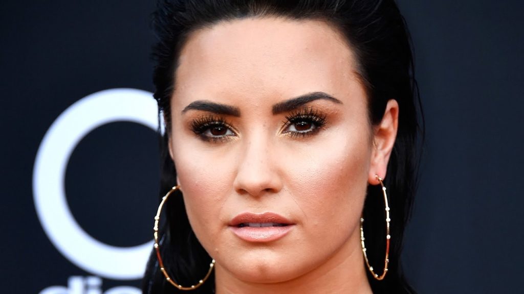 Demi Lovato romantically involved with DRUG DEALER!?